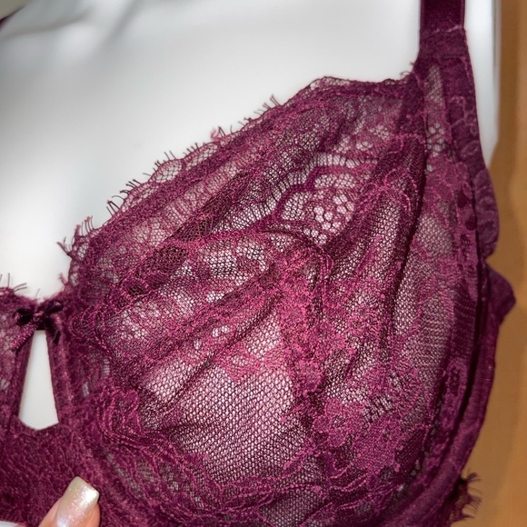 Victoria’s Secret unlined lace bra - Picture 2 of 4